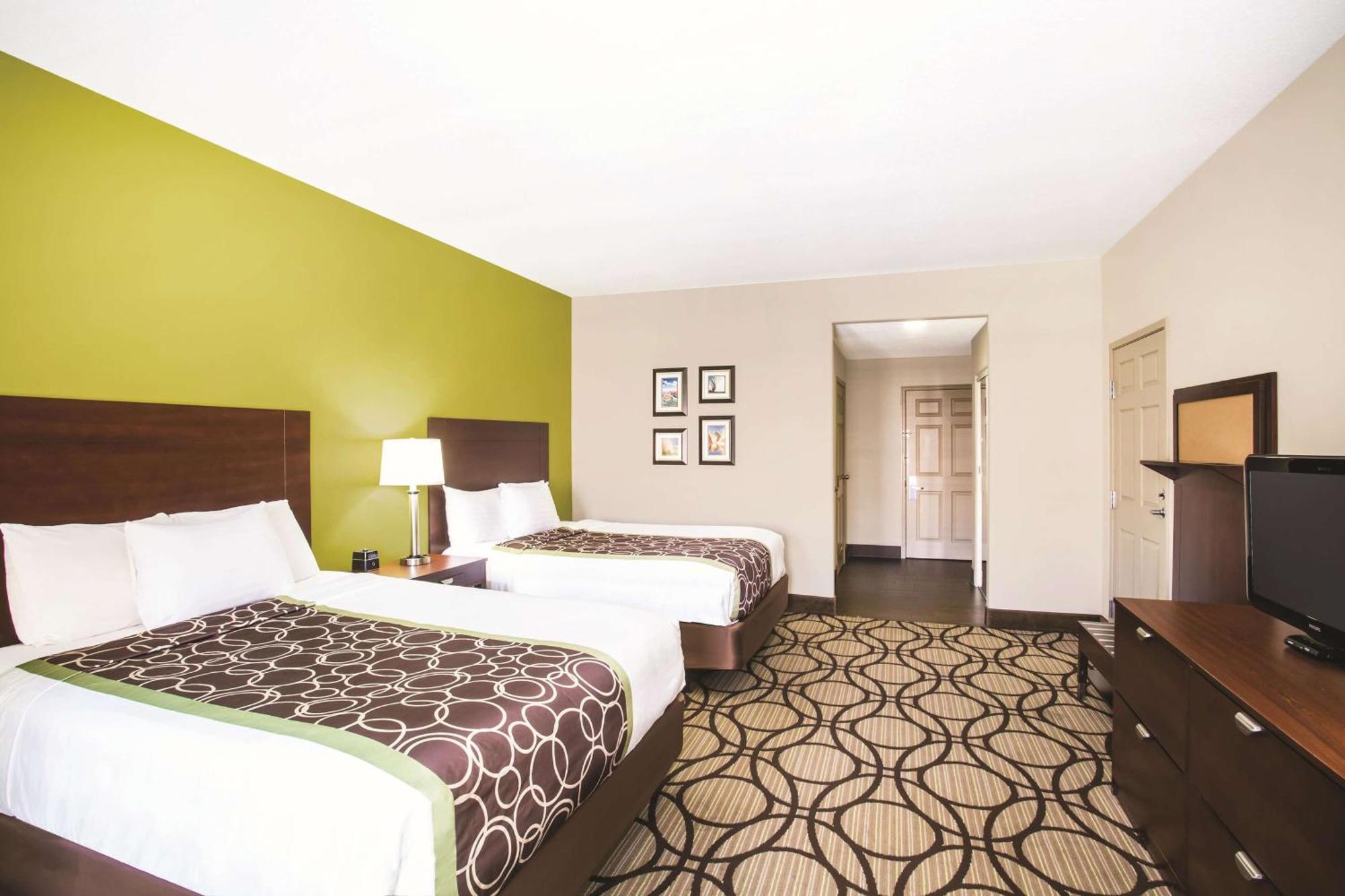 Queen Room Two Queen Beds Disability Access Pet Friendly 1st Floor Only Non-Smoking,1280774809:JPEG